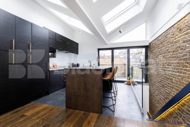 Spacious 4 bed 2 bath set in a period conversion close to Euston St  Drummond Street, Camden / Euston